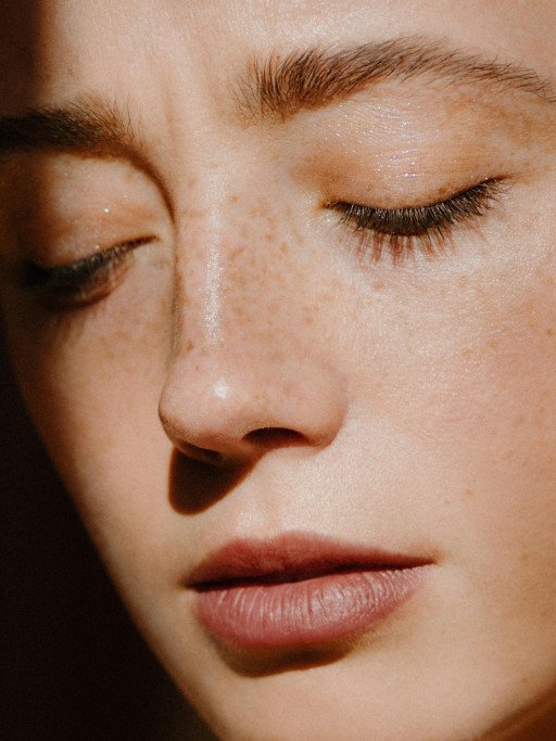 The Definitive Guide to Brushing Your Eyebrows for a Flawless Look